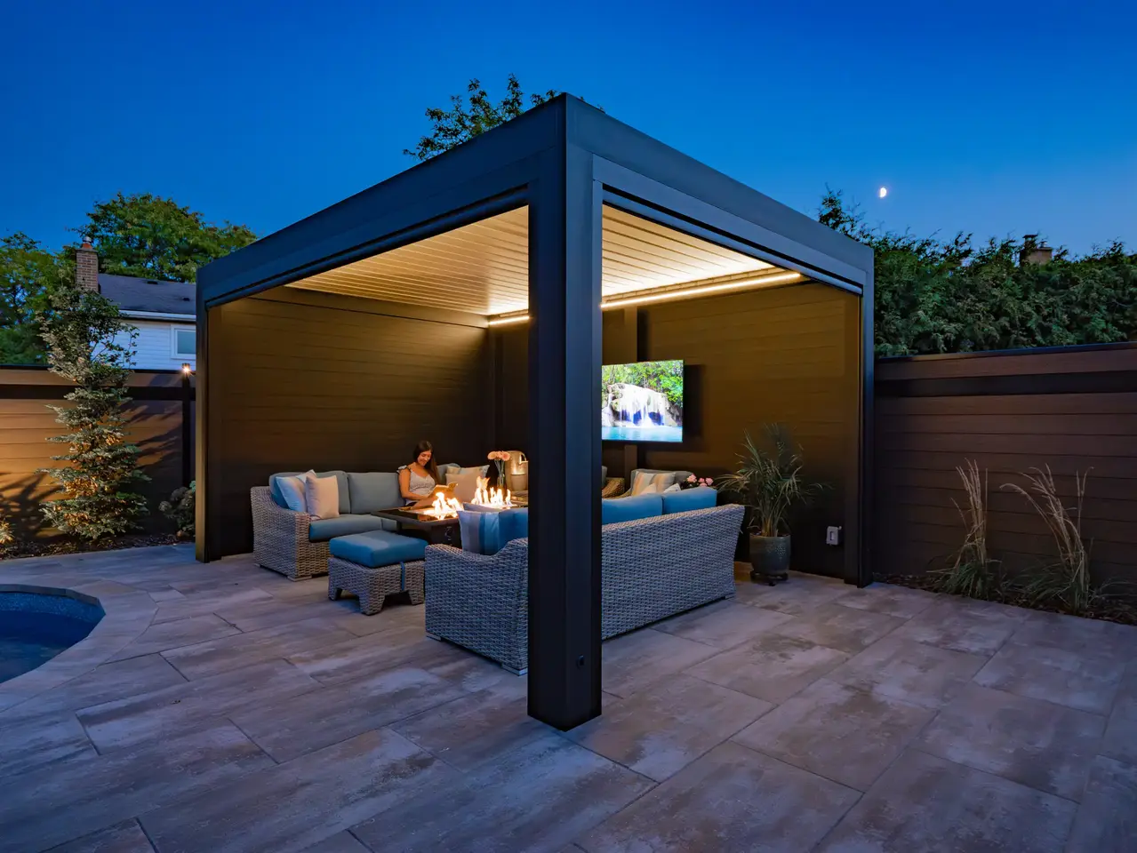 Luxury Poolside Louvered Roof